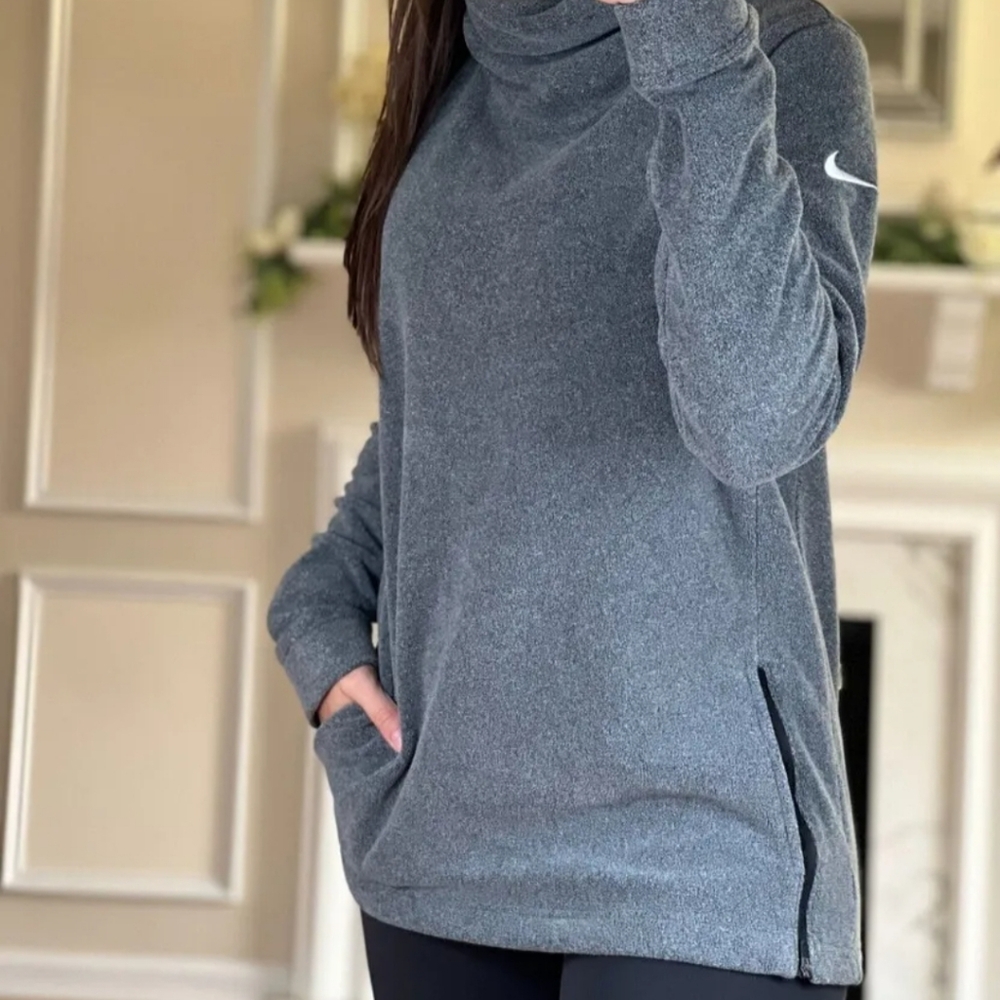 Nike Women’s Therma Fleece Mock Neck Pullover Gray XS